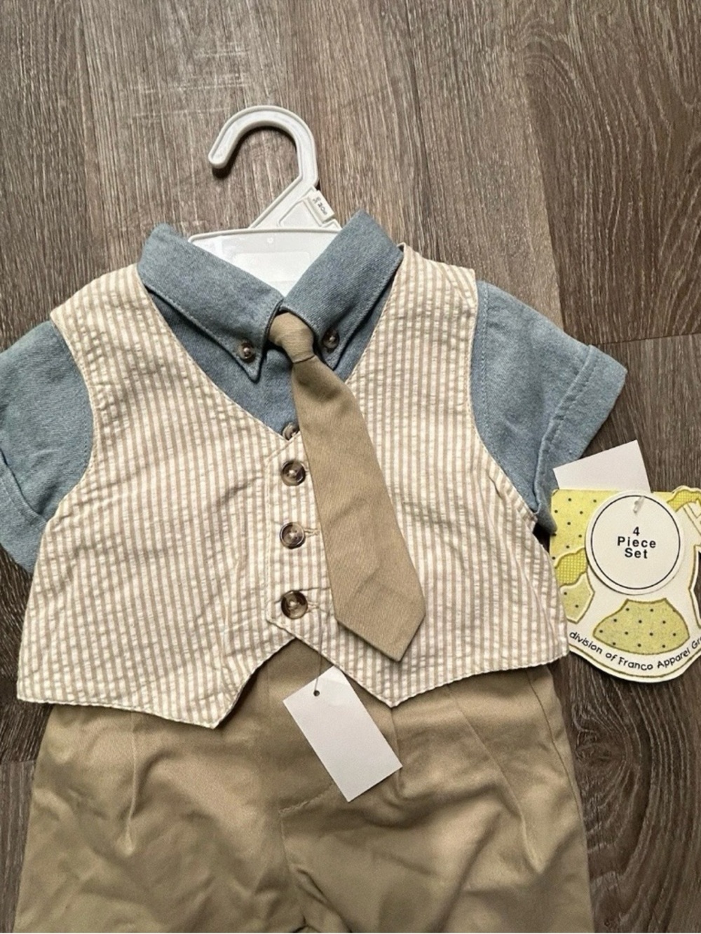 NWT Baby Boy Four Piece Clothing Set Polo Khakis Vest Tie Size 3-6 Months - Picture 4 of 4